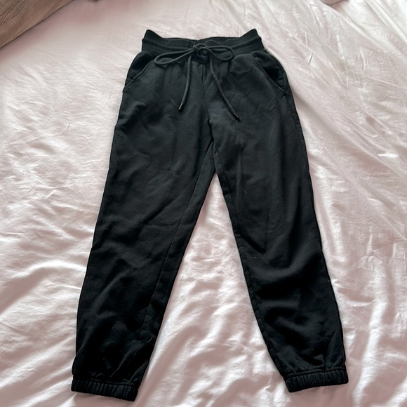 Alo Yoga 7/8 Easy Sweatpants - Picture 3 of 4
